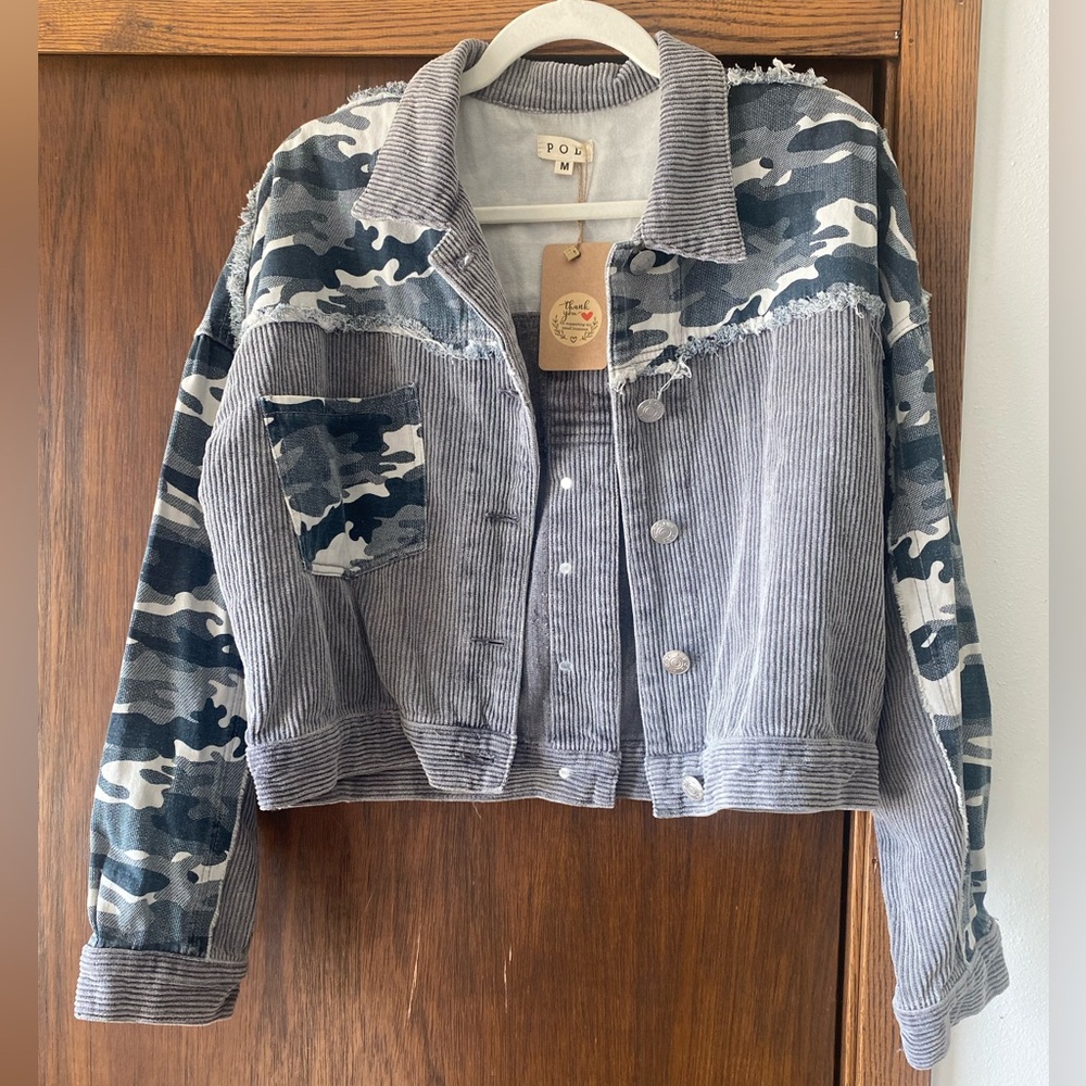 POL‎ BRAND- courdoroy and camo cropped shacket- sz M